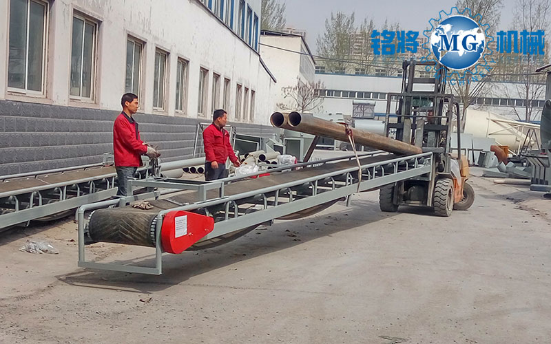 皮帶輸送機跑偏的原因，皮帶輸送機跑偏怎么調(diào)