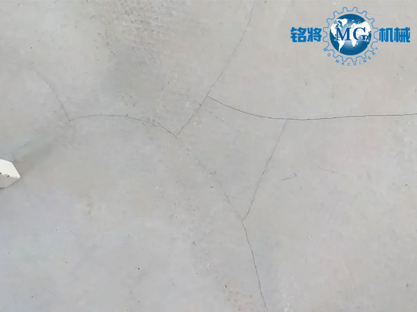 都說石膏基自流平抗開裂，可為啥到處開裂？